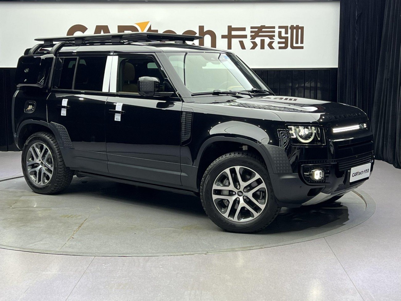 Land Rover Defender 2024