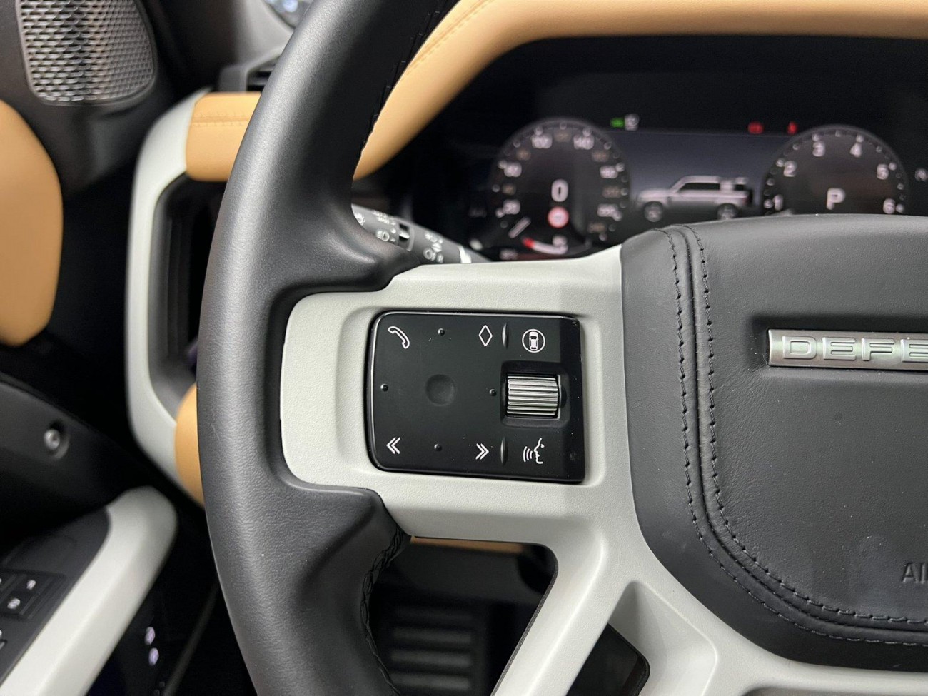 Land Rover Defender 2024
