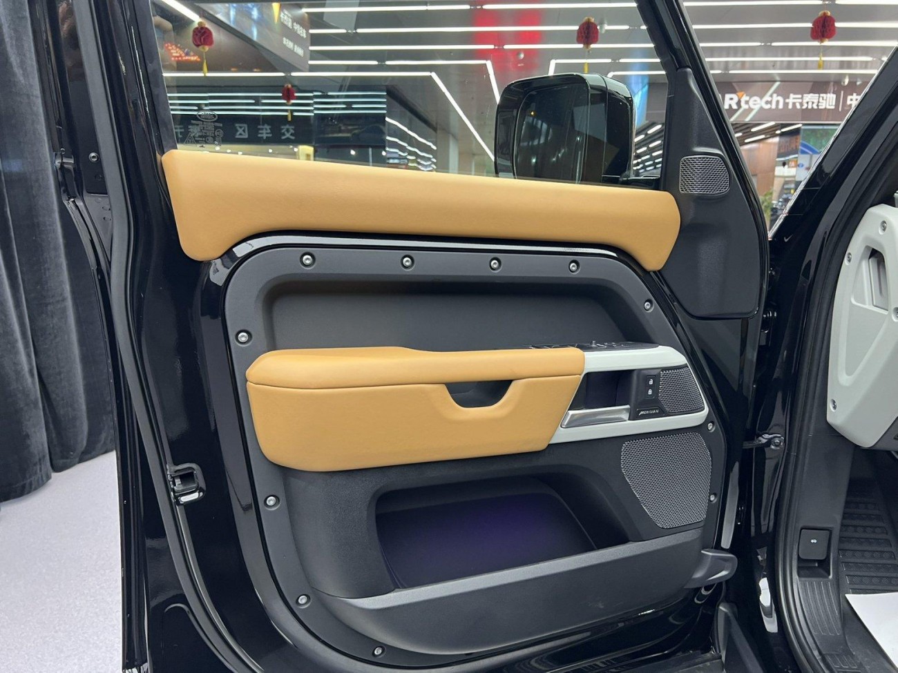 Land Rover Defender 2024