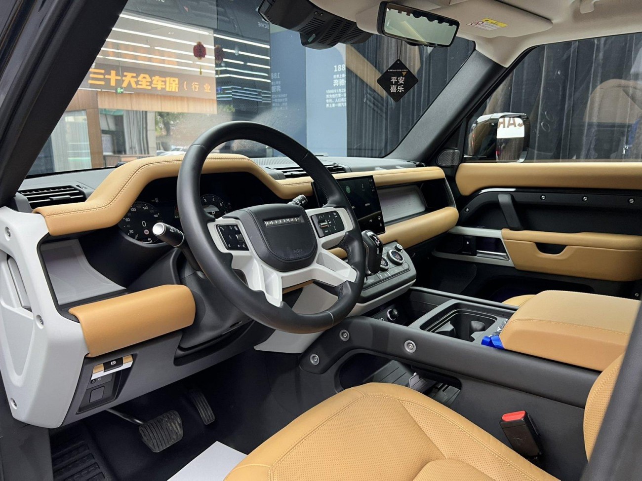 Land Rover Defender 2024