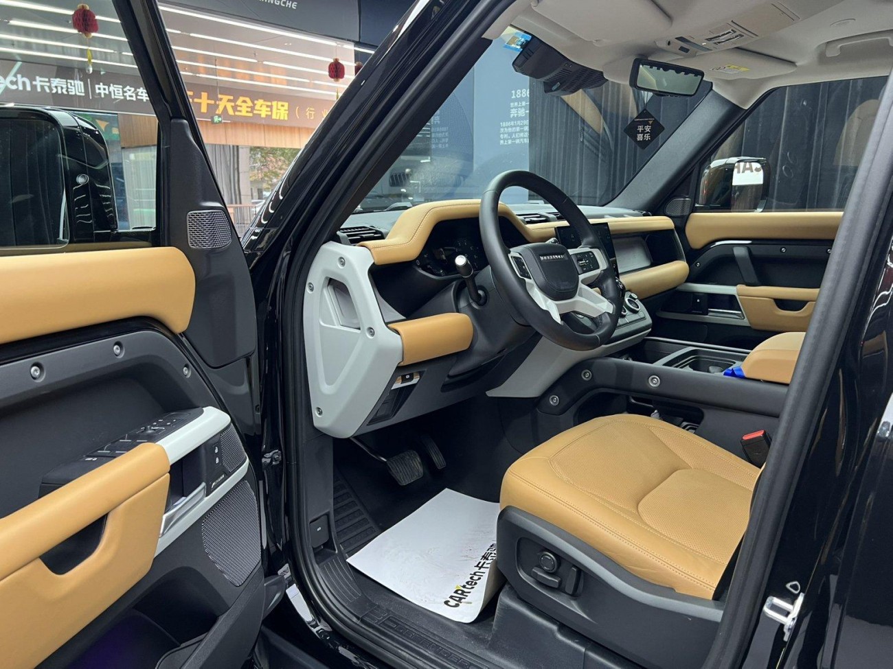 Land Rover Defender 2024