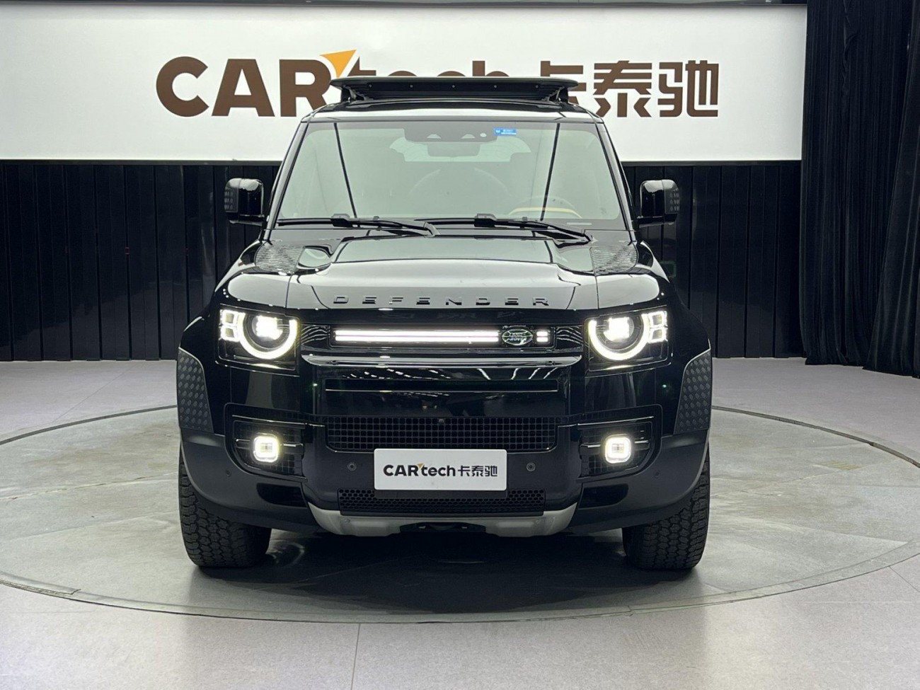 Land Rover Defender 2024