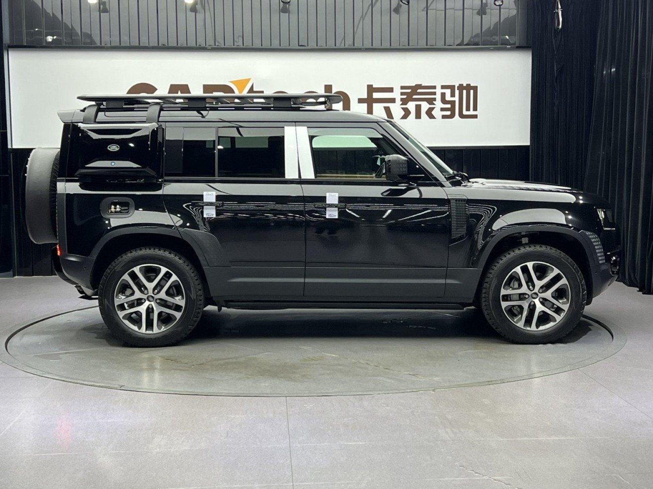 Land Rover Defender 2024