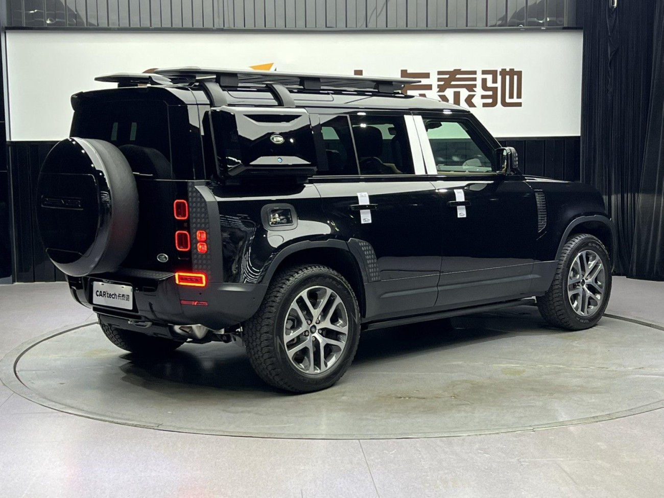 Land Rover Defender 2024