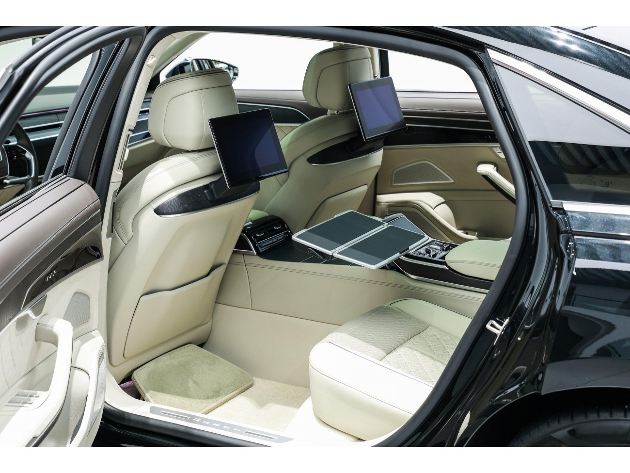 Audi A8L 2025