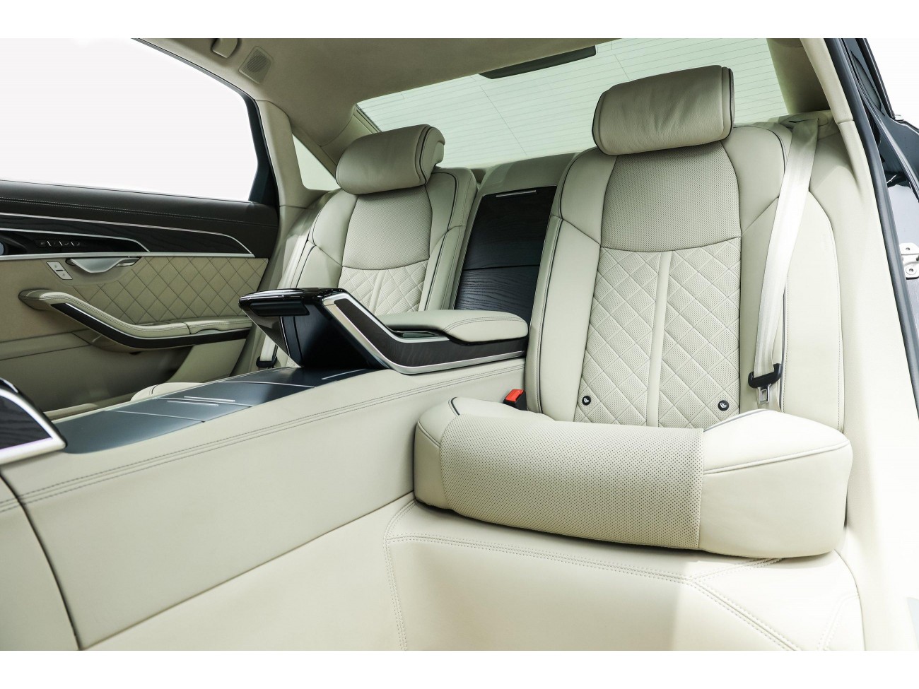 Audi A8L 2025