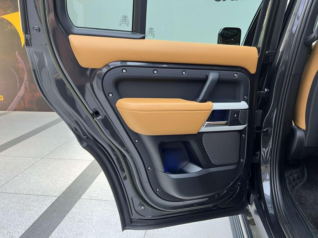 Land Rover Defender 2023