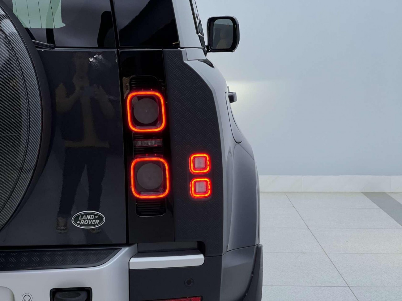 Land Rover Defender 2023