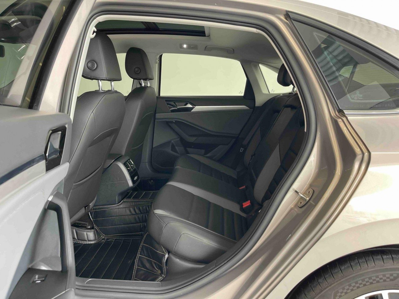 Volkswagen Sagitar 2020