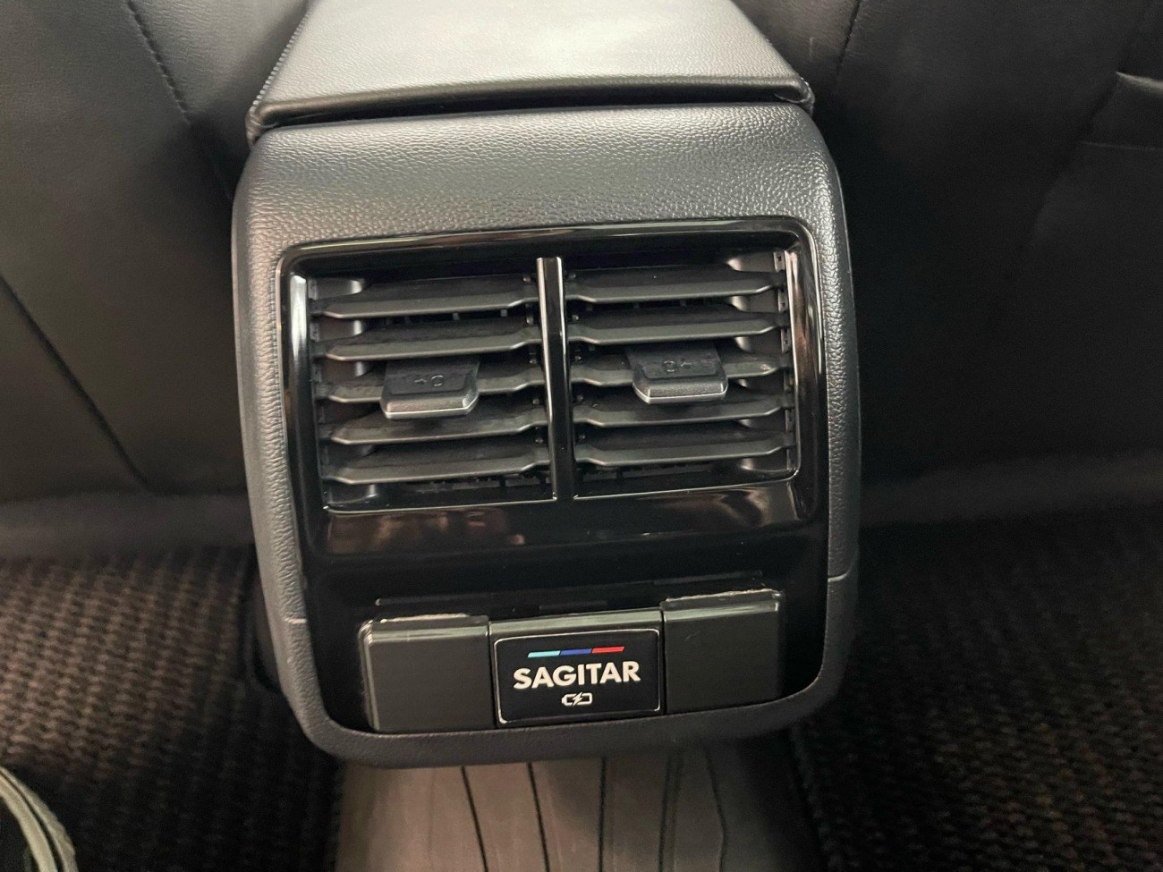 Volkswagen Sagitar 2022