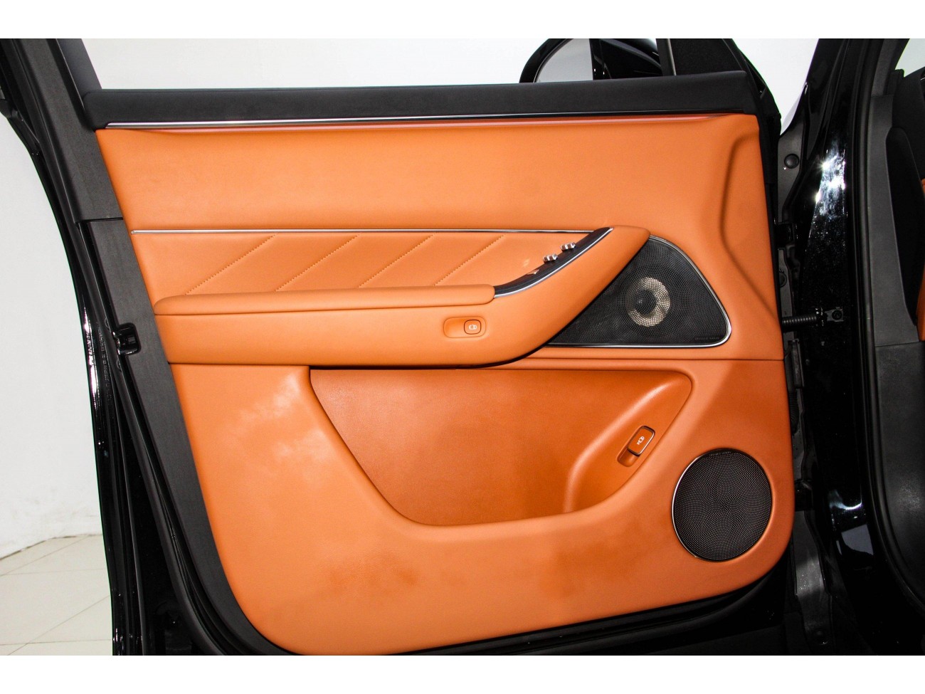 AITO M8 2025