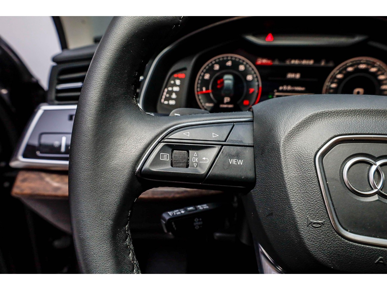 Audi Q7 45 TFSI 2023