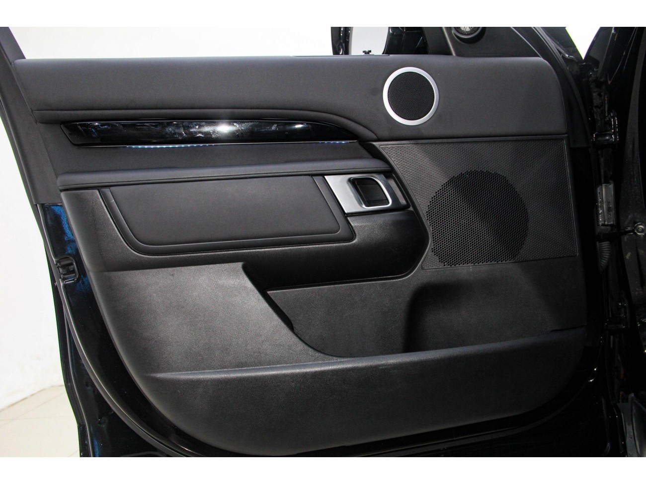 Land Rover Discovery 2021