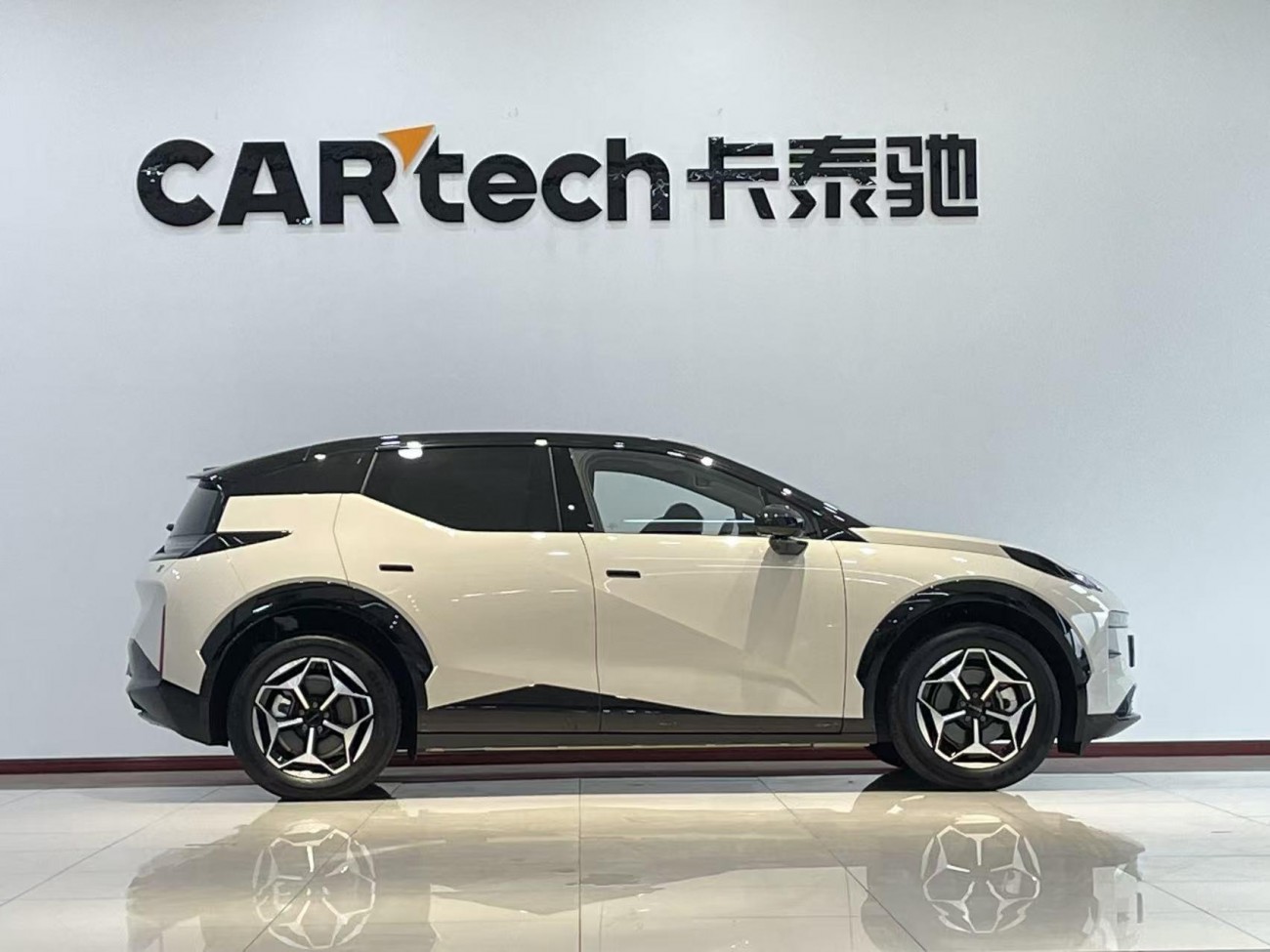 Zeekr X 2024