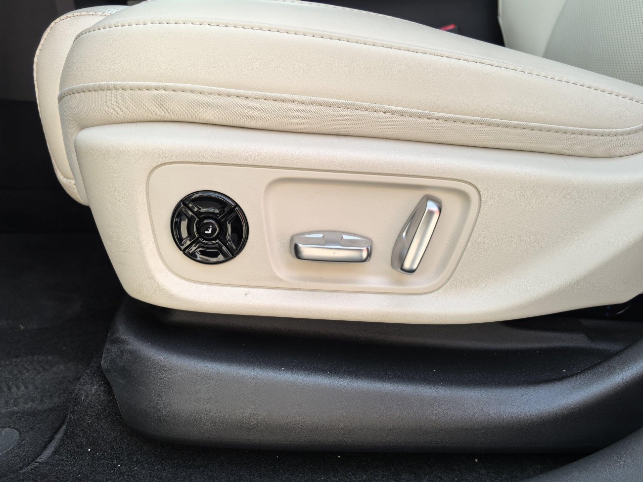 Li Auto L6 2025