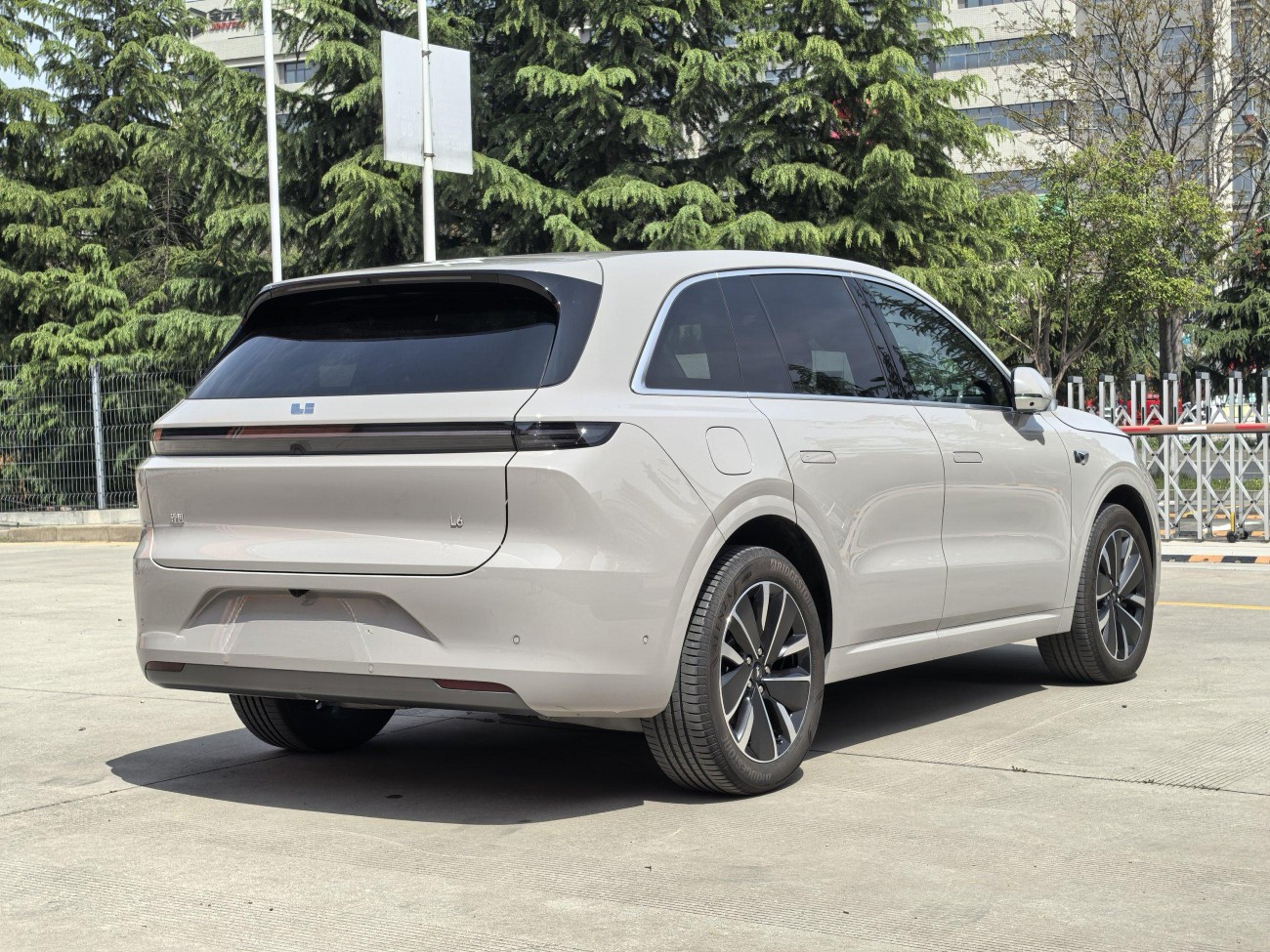 Li Auto L6 2025