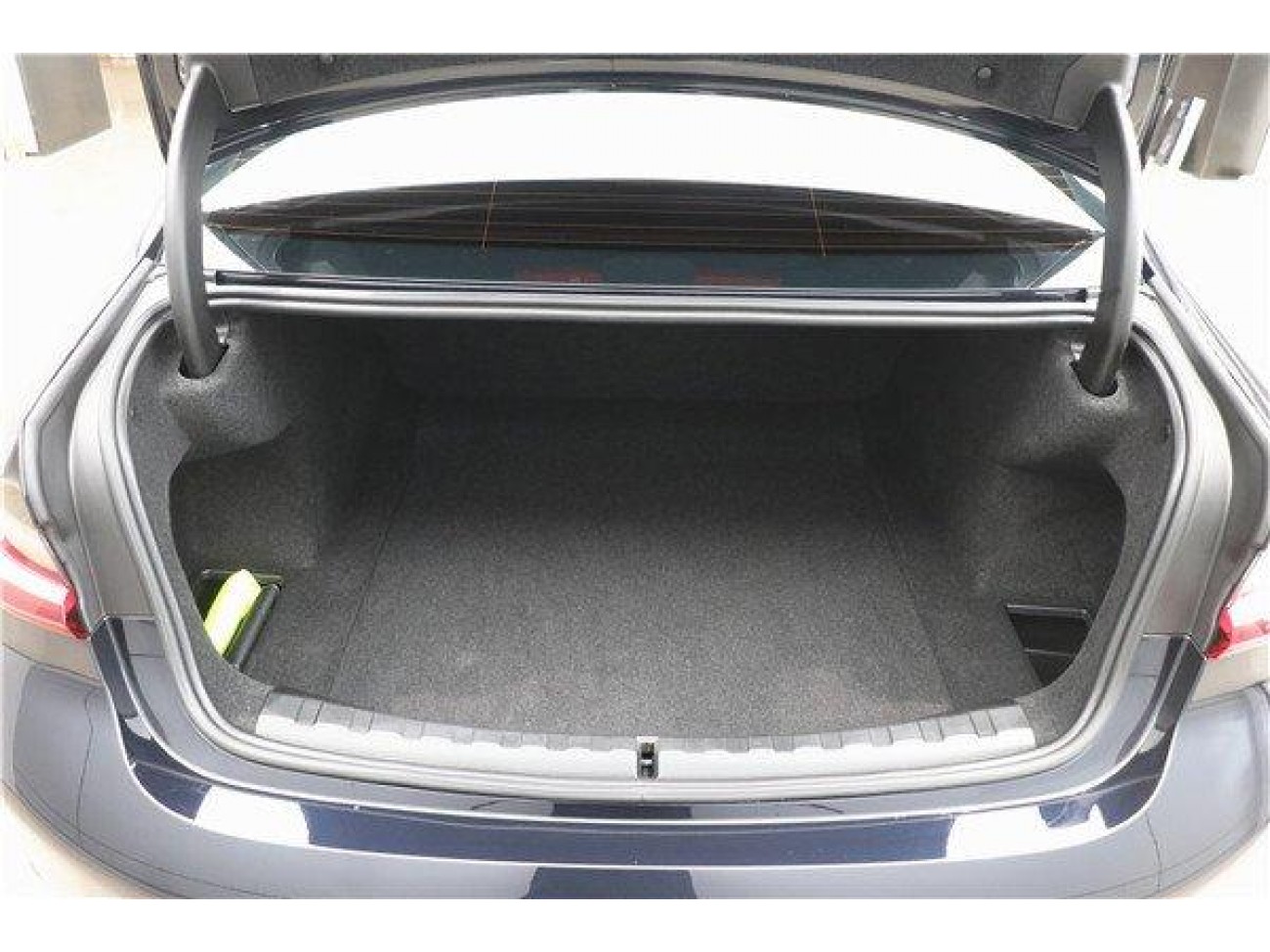 BMW 330Li 2025