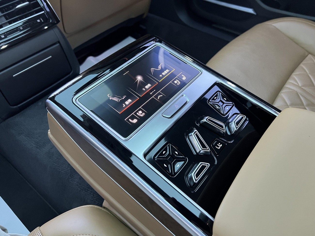 Audi A8L 55 TFSI 2021