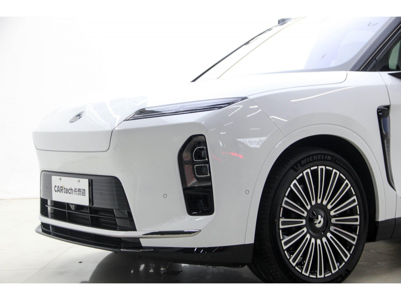 NIO ES8 2025