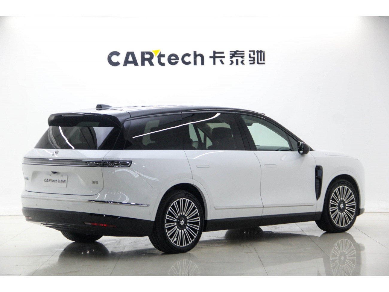 NIO ES8 2025