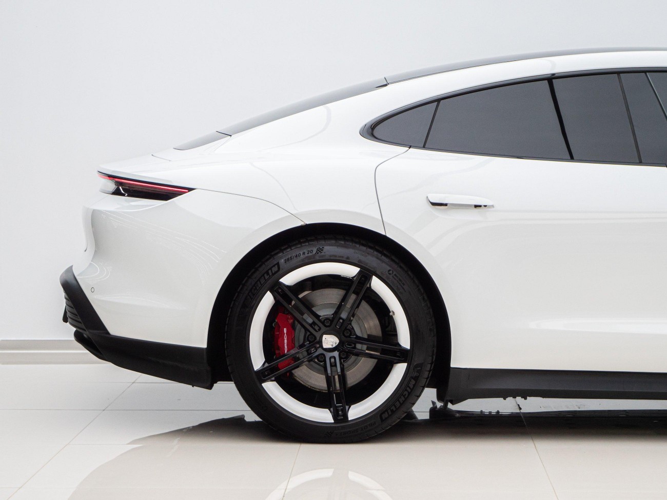 Porsche Taycan 2023