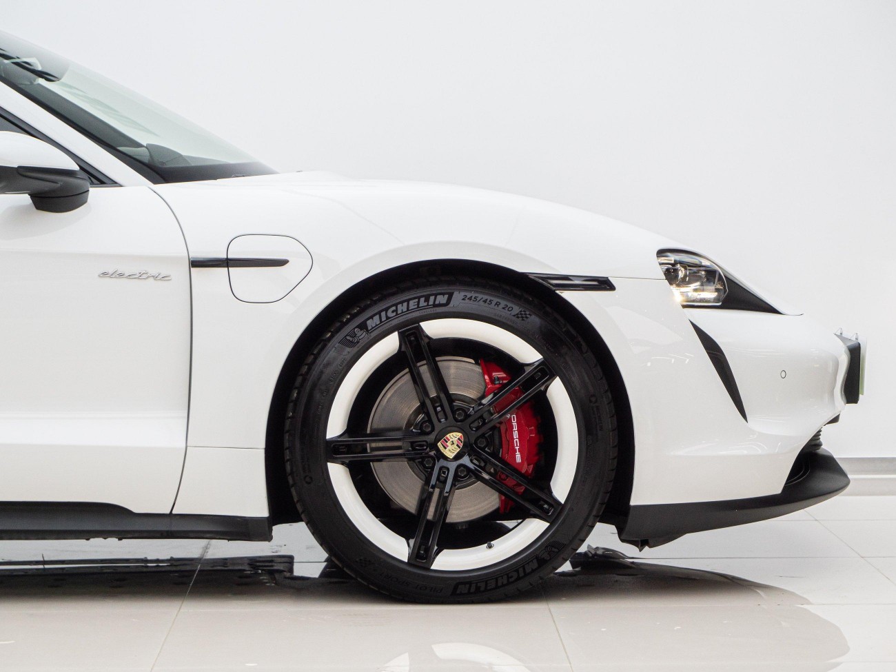 Porsche Taycan 2023