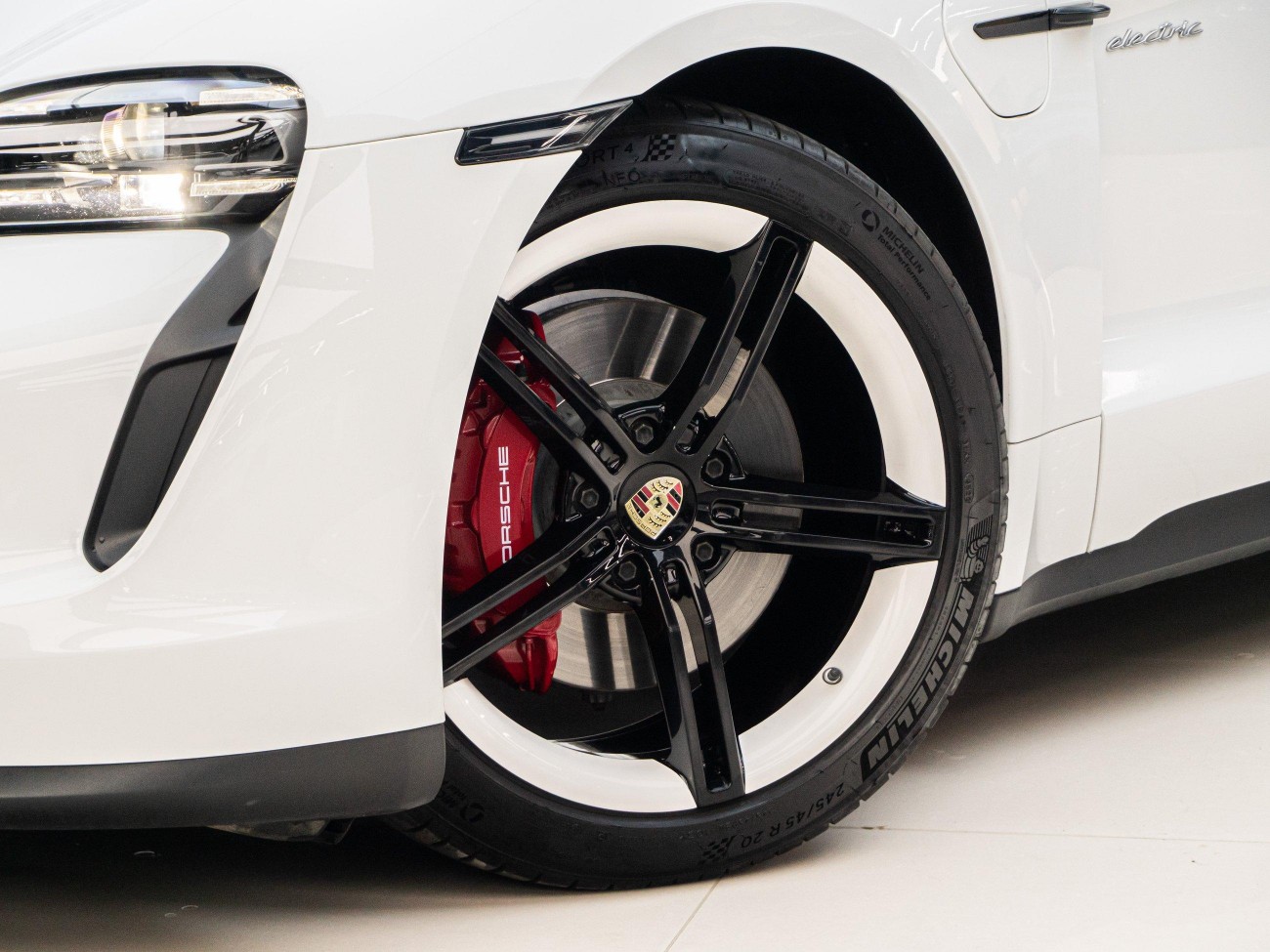 Porsche Taycan 2023