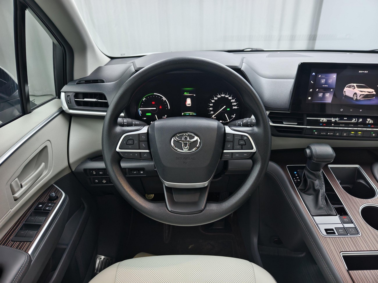 Toyota Granvia 2025