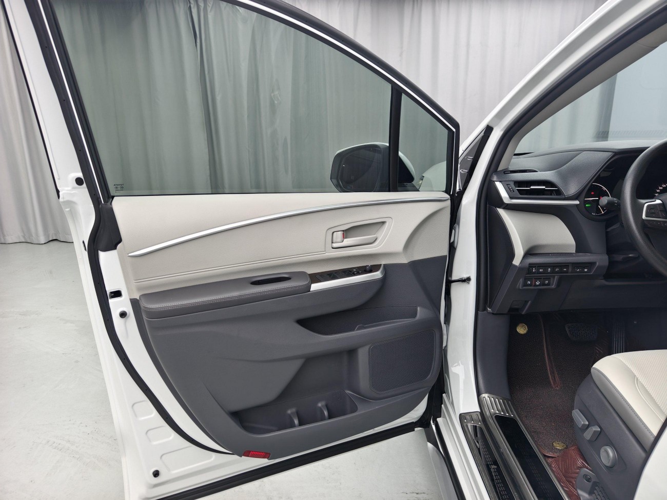 Toyota Granvia 2025