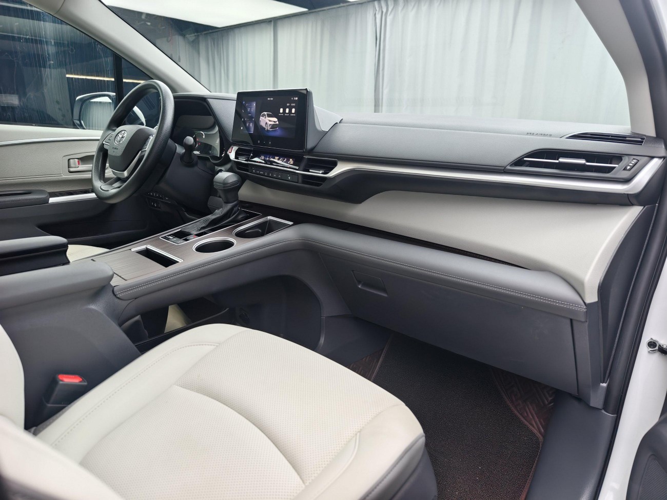 Toyota Granvia 2025