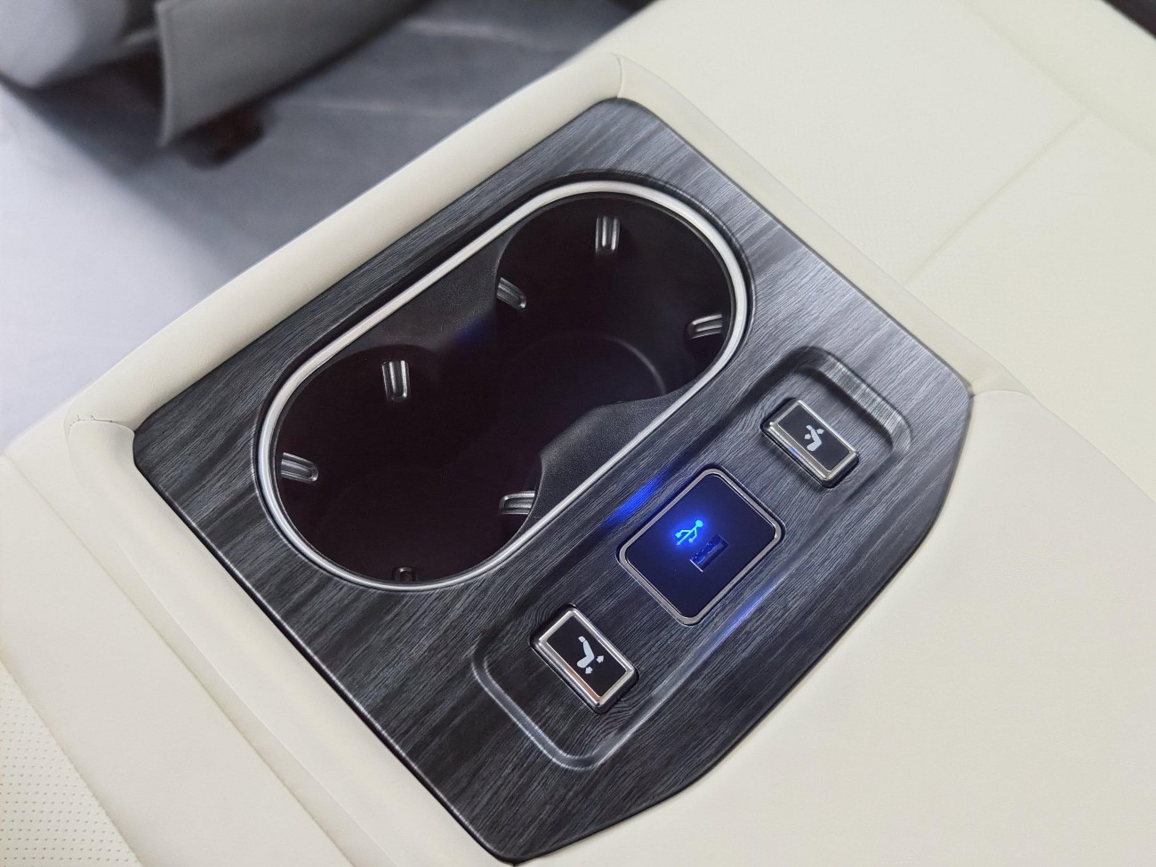 Toyota Granvia 2025