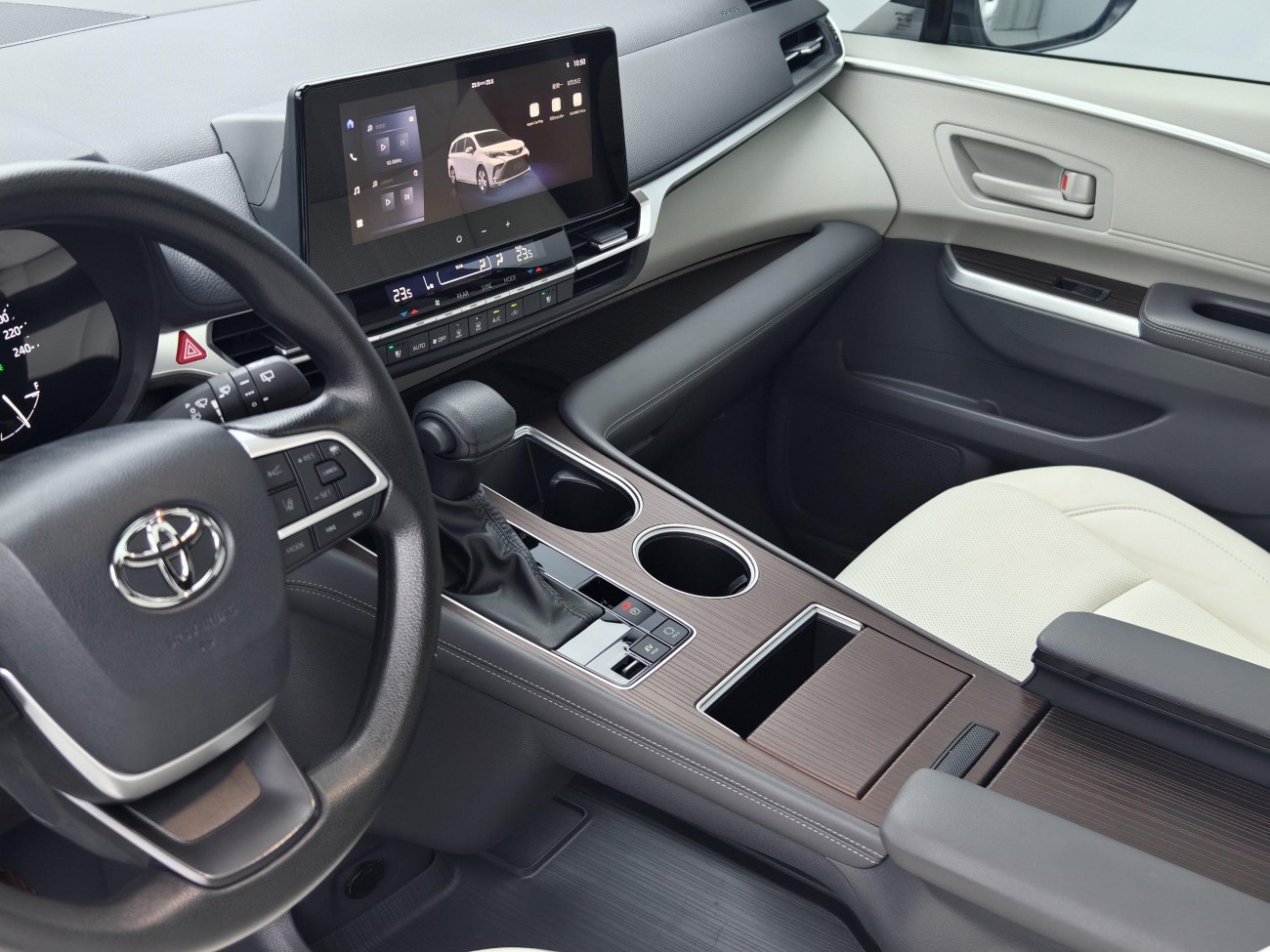 Toyota Granvia 2025