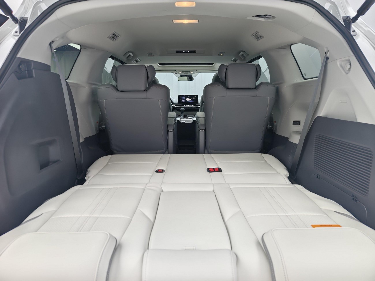 Toyota Granvia 2025