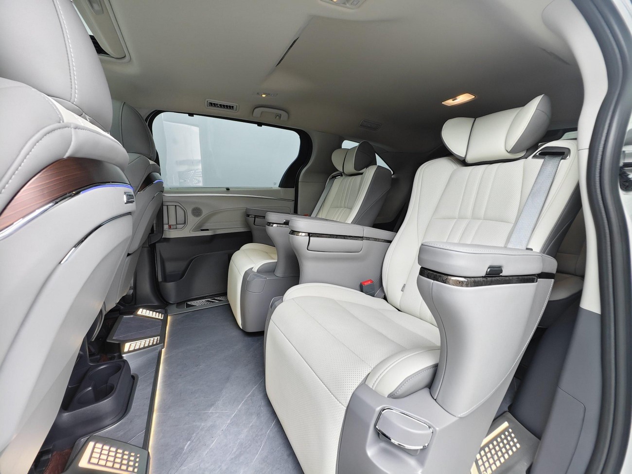Toyota Granvia 2025