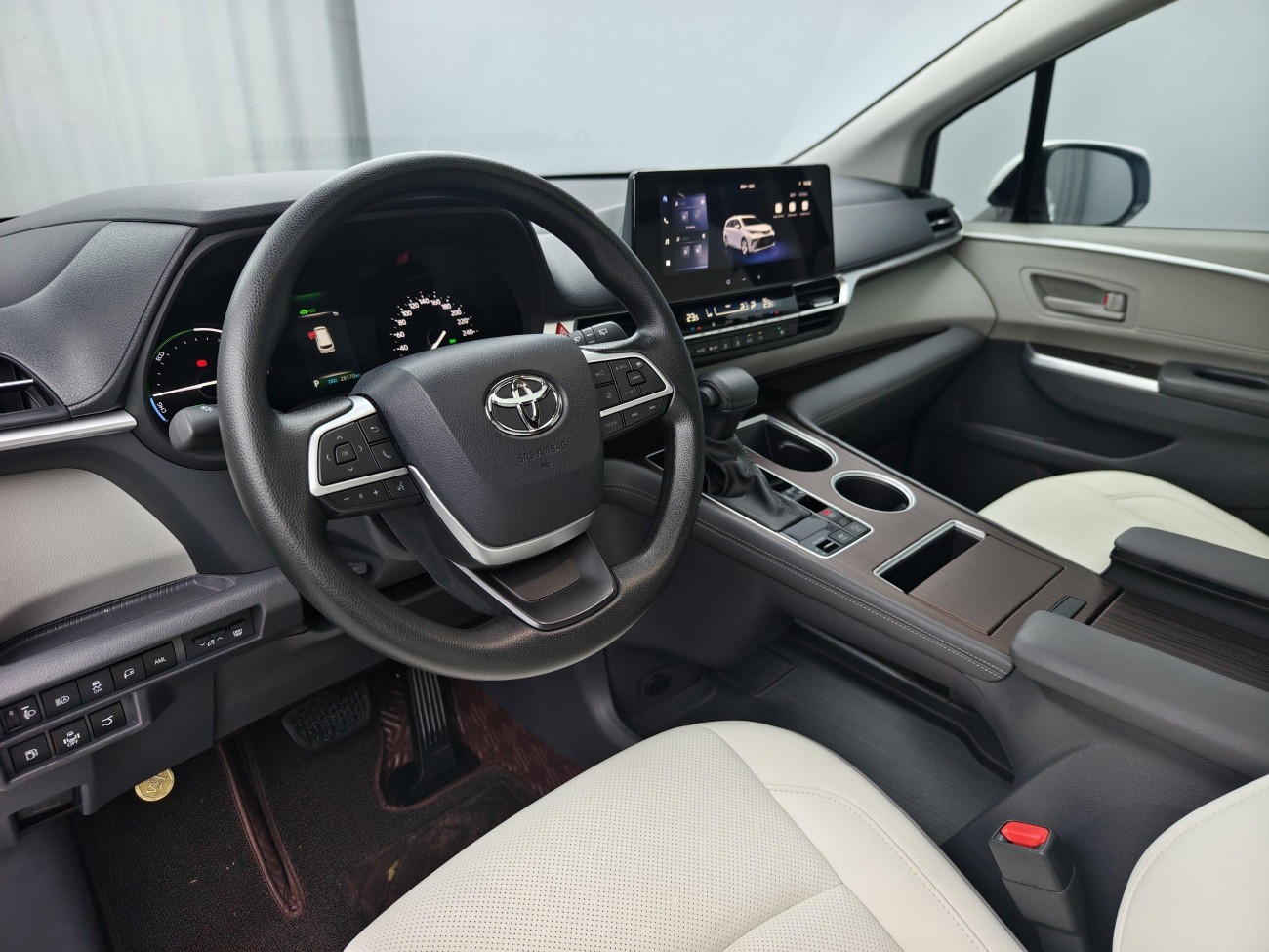 Toyota Granvia 2025