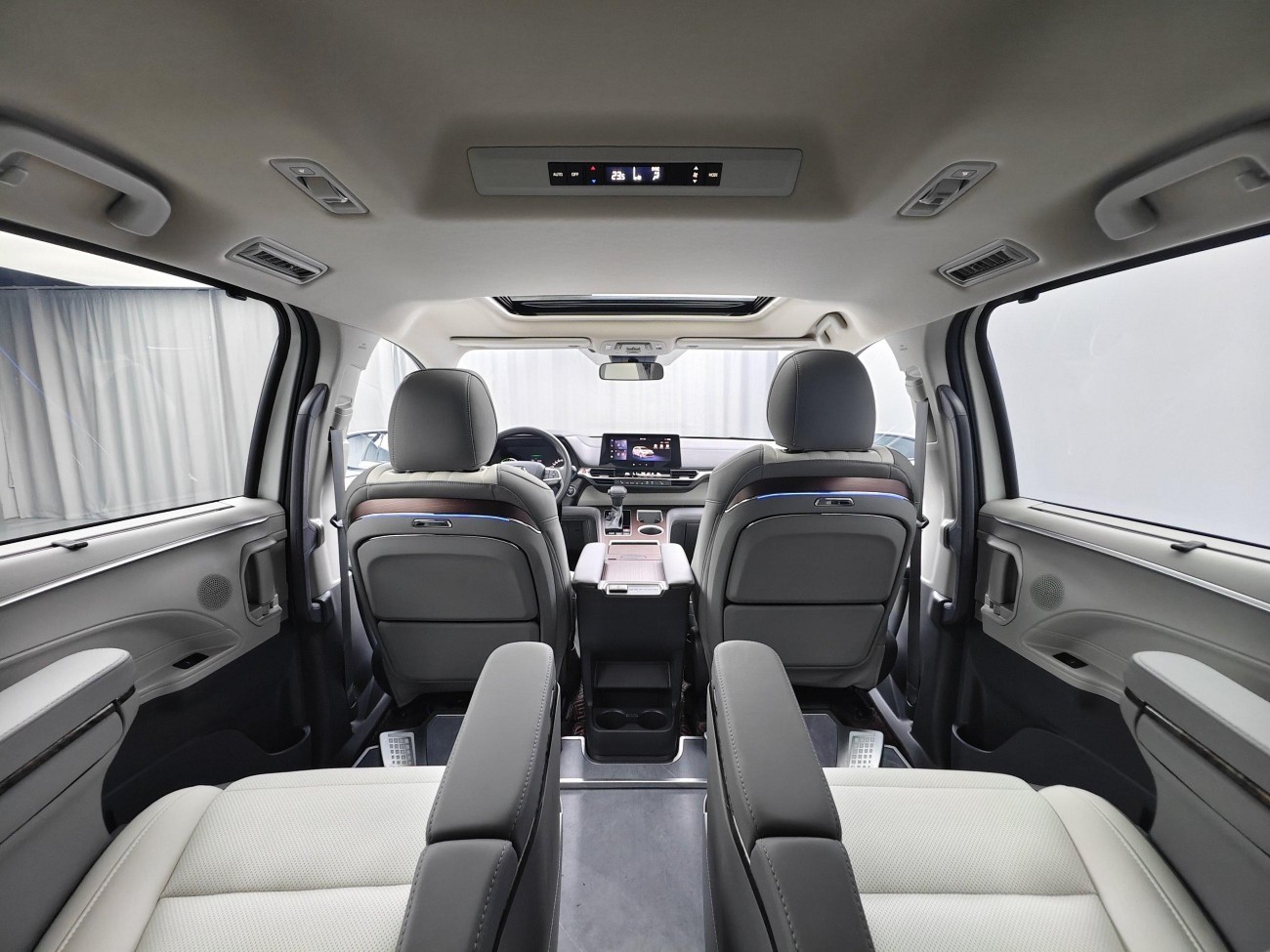 Toyota Granvia 2025