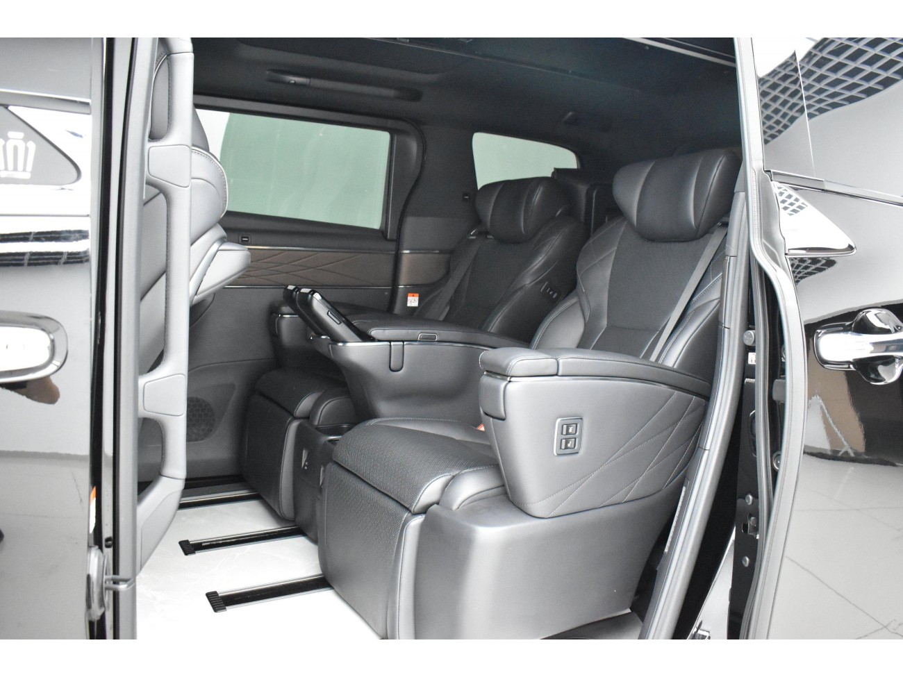 Toyota Vellfire 2024