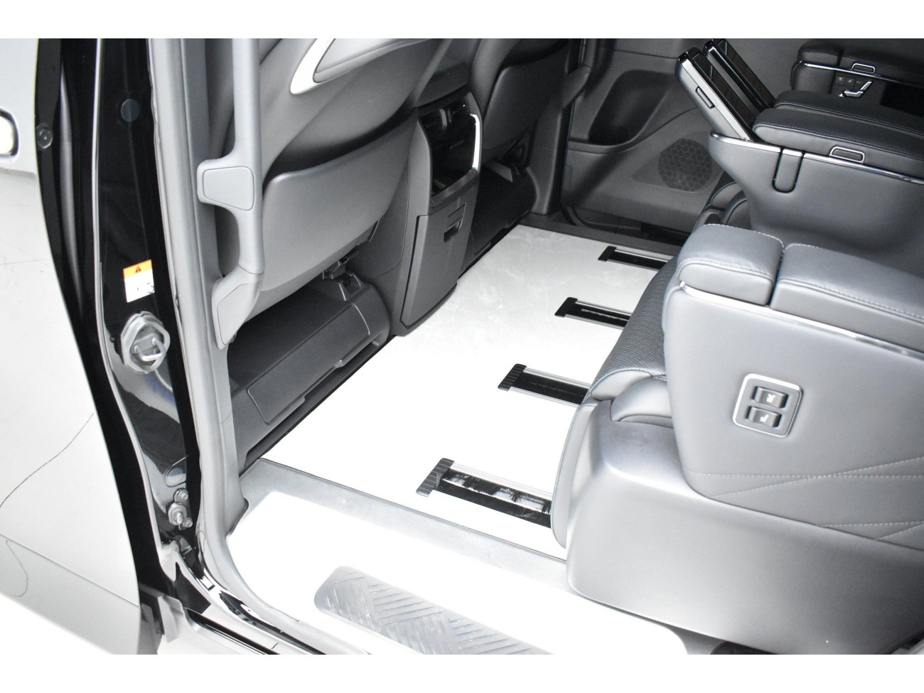 Toyota Vellfire 2024