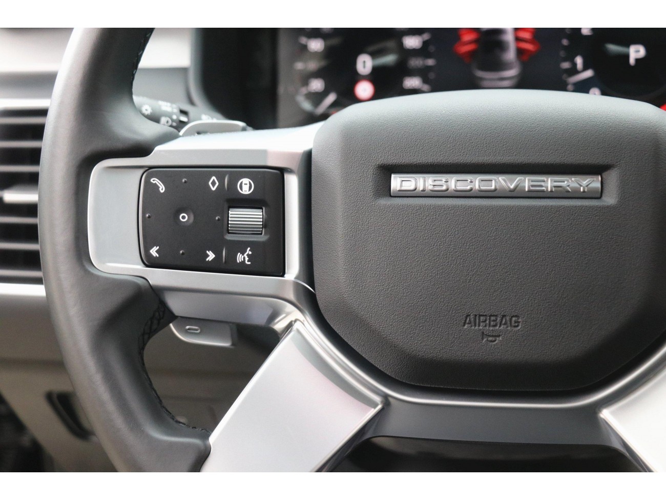 Land Rover Discovery 2023