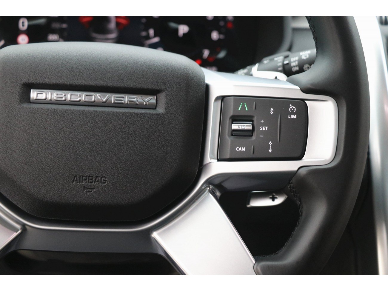 Land Rover Discovery 2023