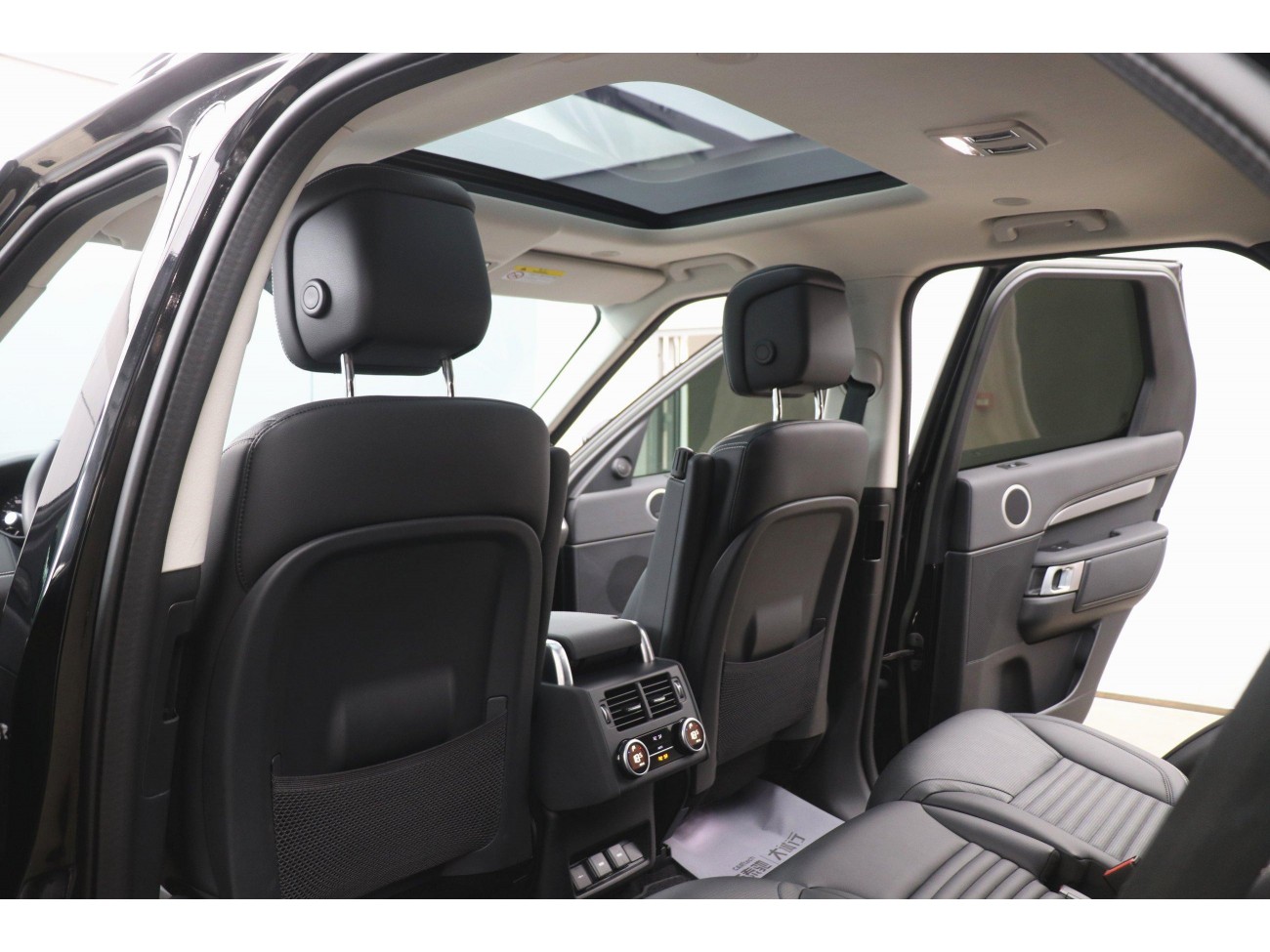 Land Rover Discovery 2023