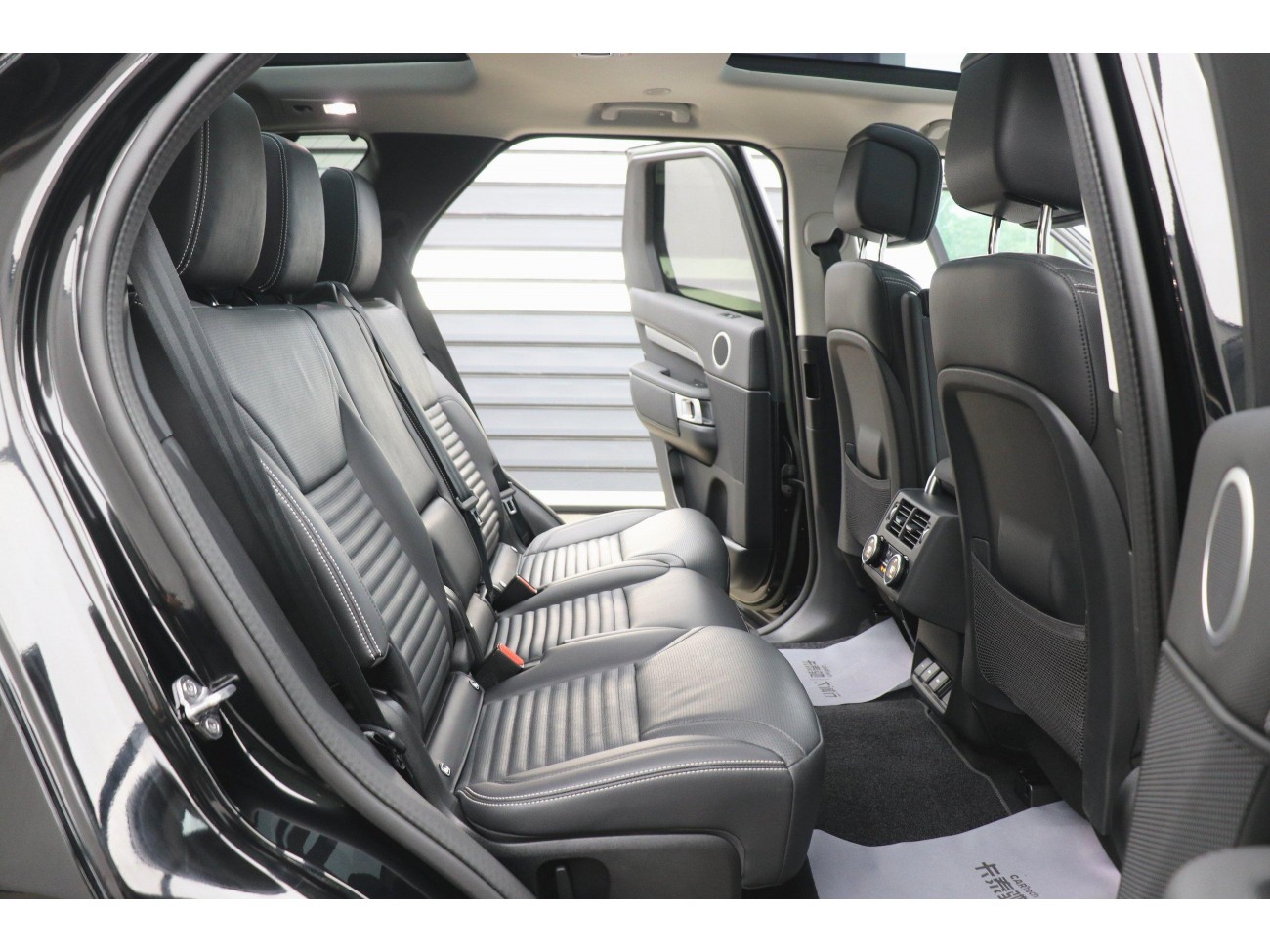 Land Rover Discovery 2023