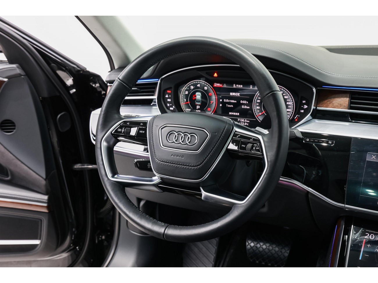 Audi A8L 50 TFSI 2022