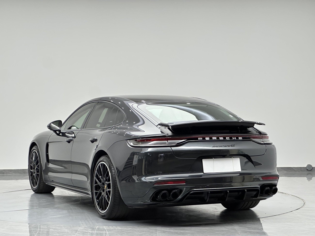 Porsche Panamera 2023