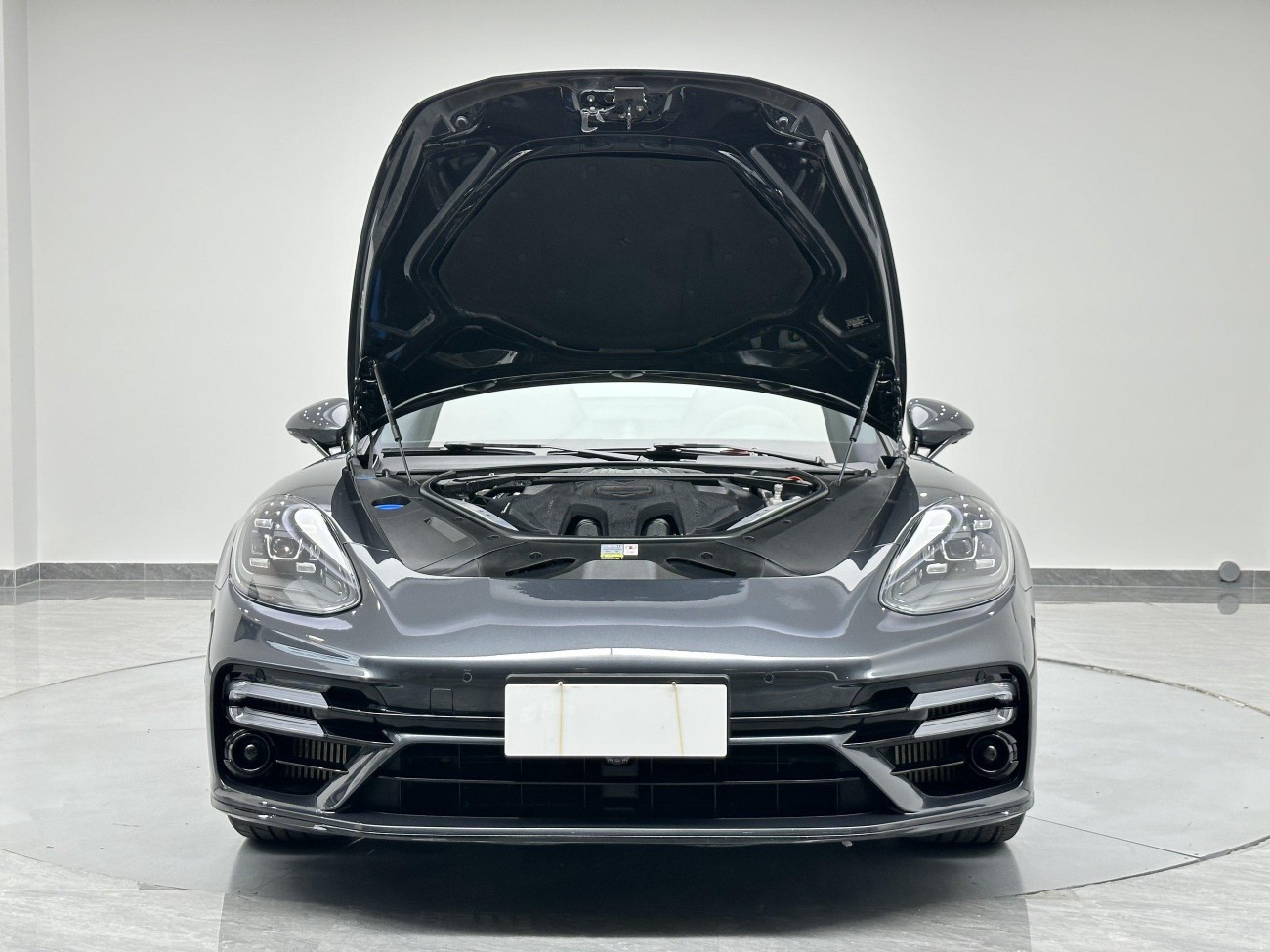 Porsche Panamera 2023