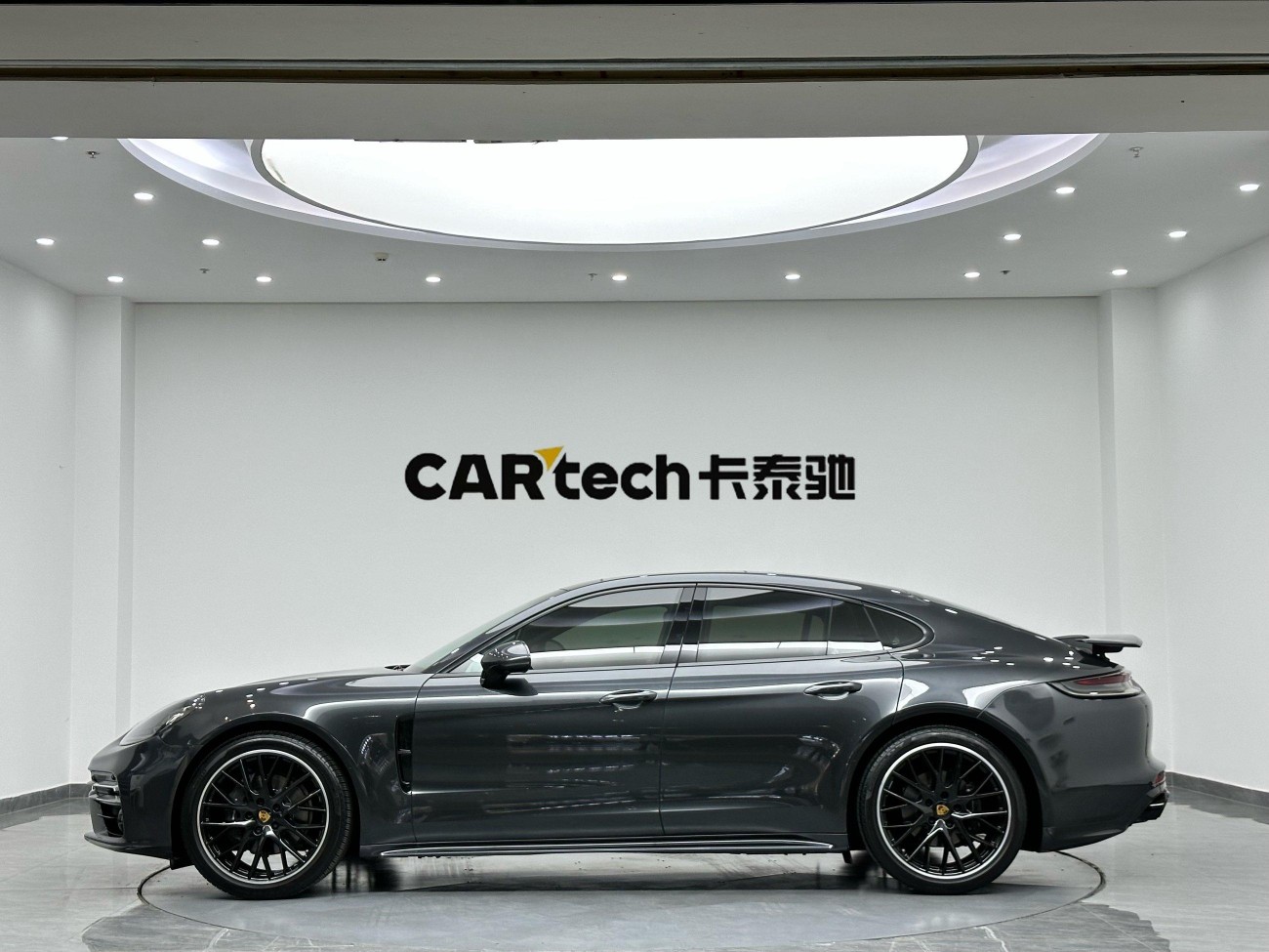 Porsche Panamera 2023