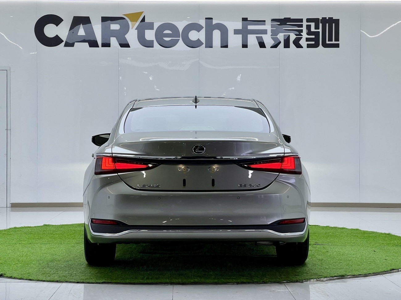 Lexus ES 200 2024