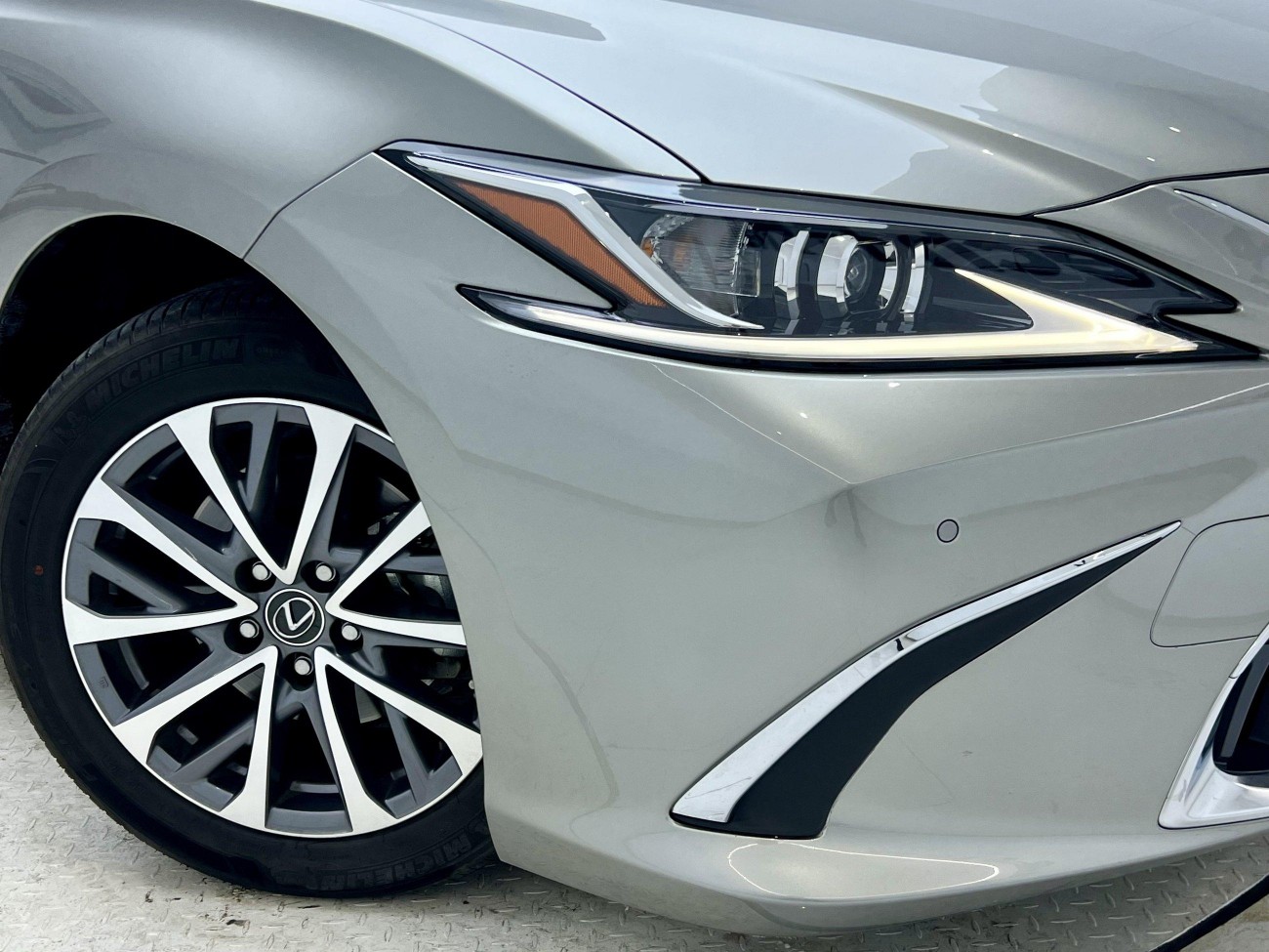 Lexus ES 200 2024