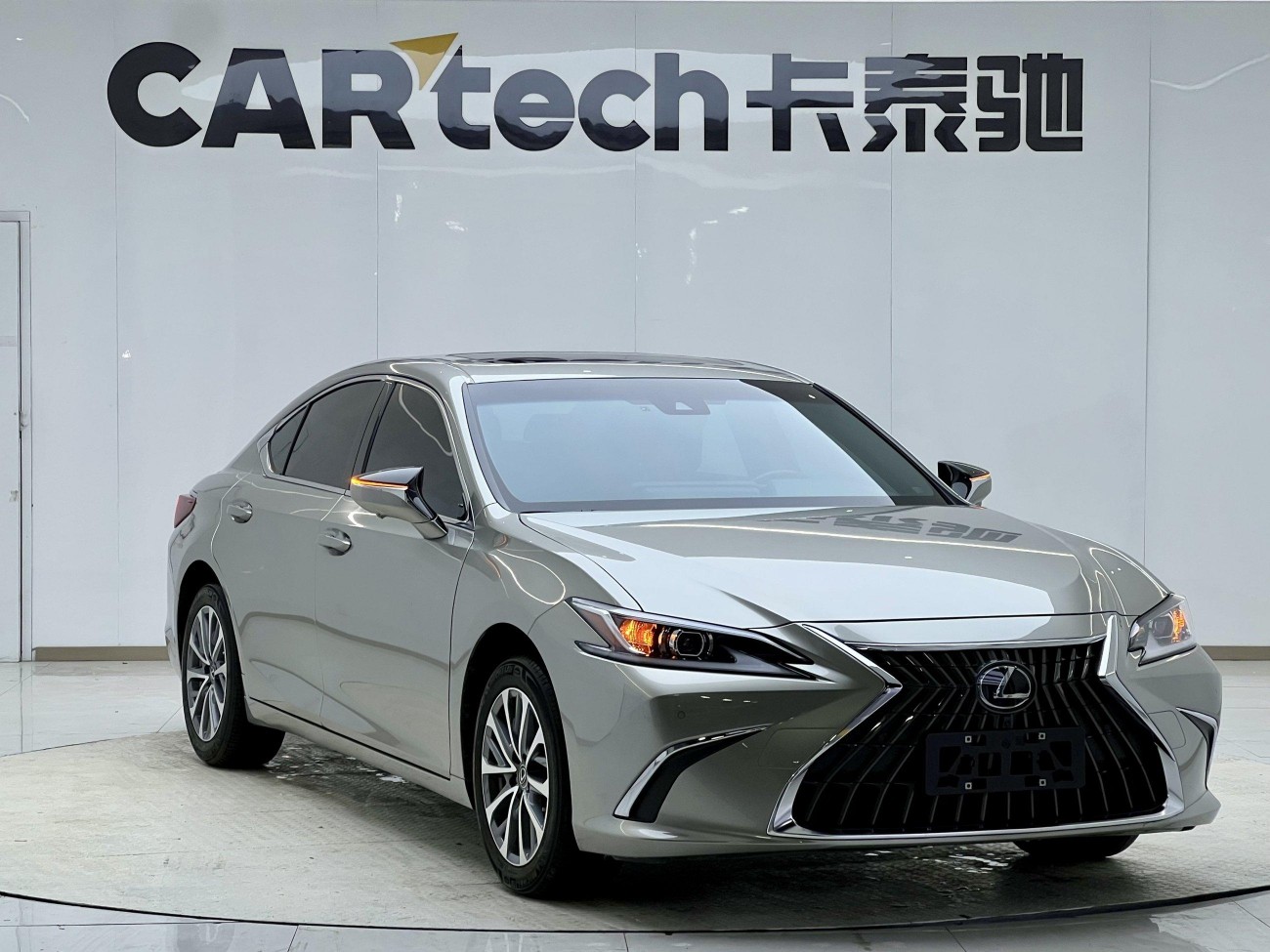 Lexus ES 200 2024