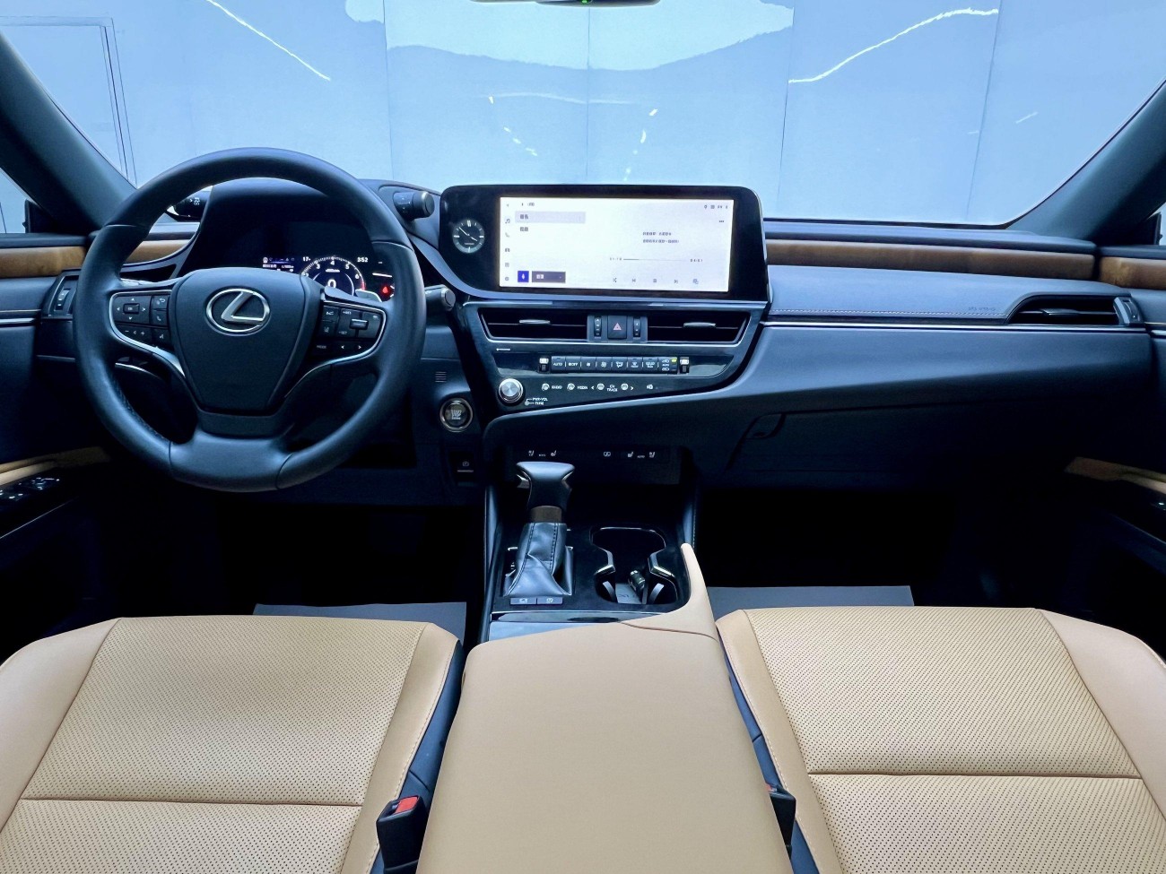 Lexus ES 200 2024